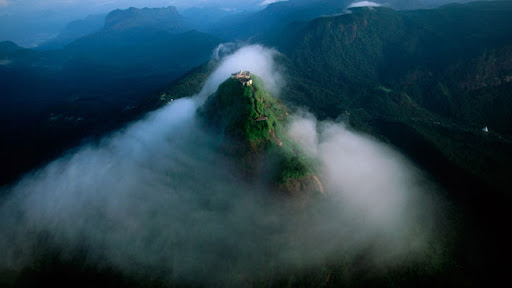 Train to Nuwara Eliya via Hatton